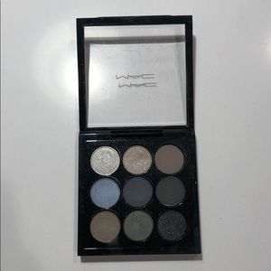 Lightly used MAC Eyeshadow Palette